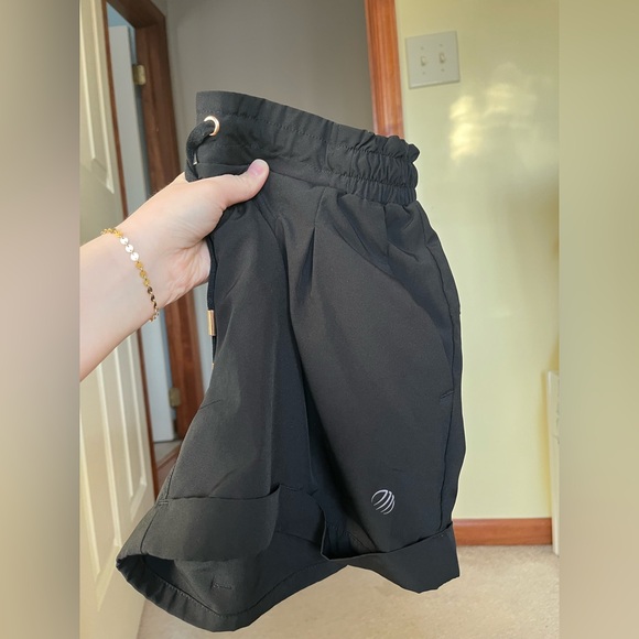 Women's M Black Athletic Shorts - Picture 1 of 5